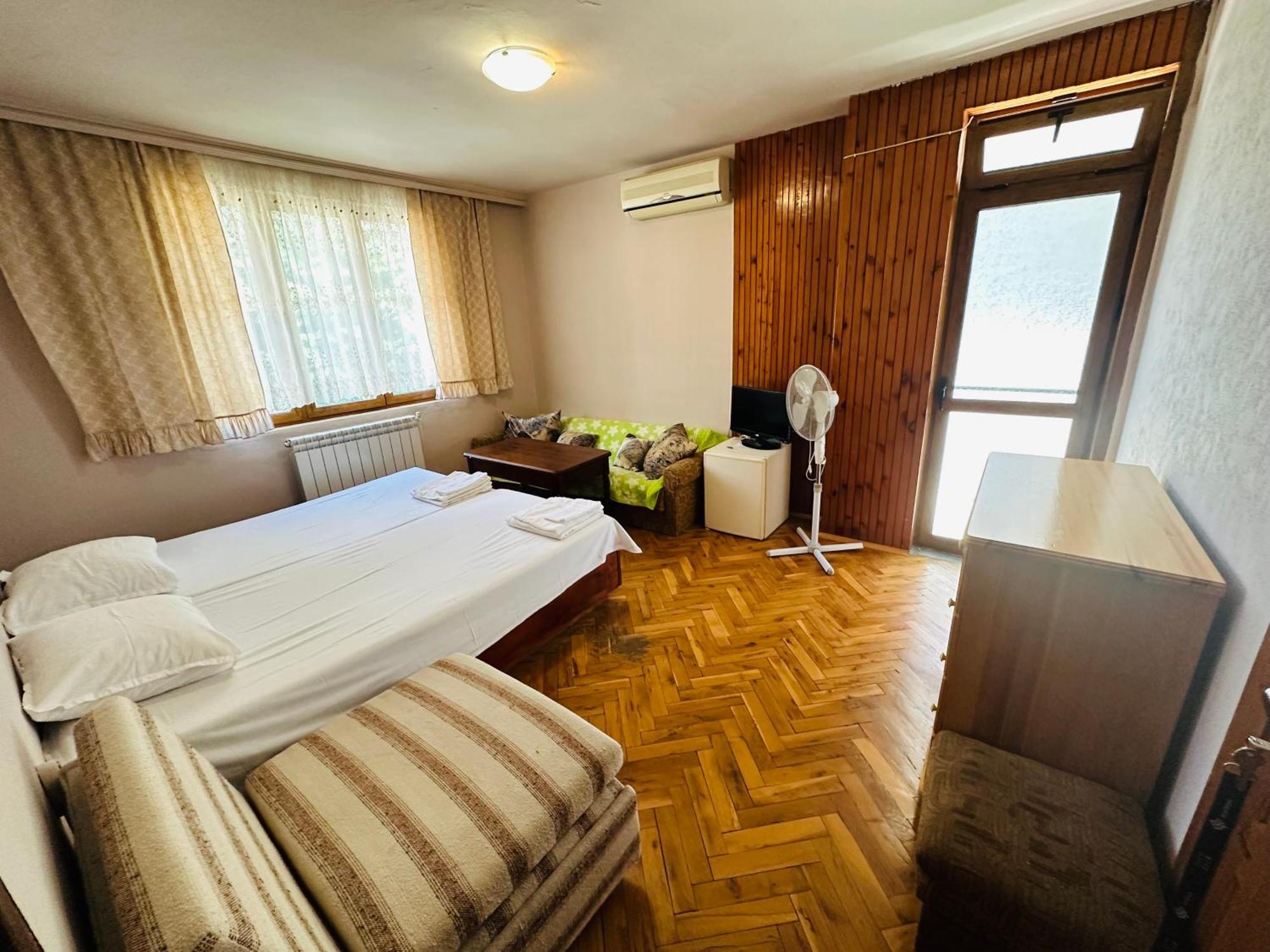 Kesta Sus: Beachside Apartments with Private Terraces in Nesebar Exterior photo